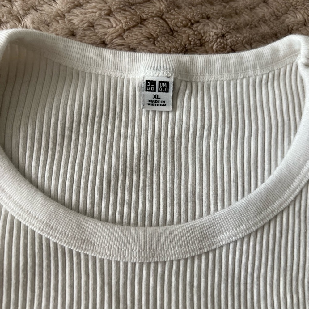 Uniqlo Ribbed Tee - Picture 2 of 4